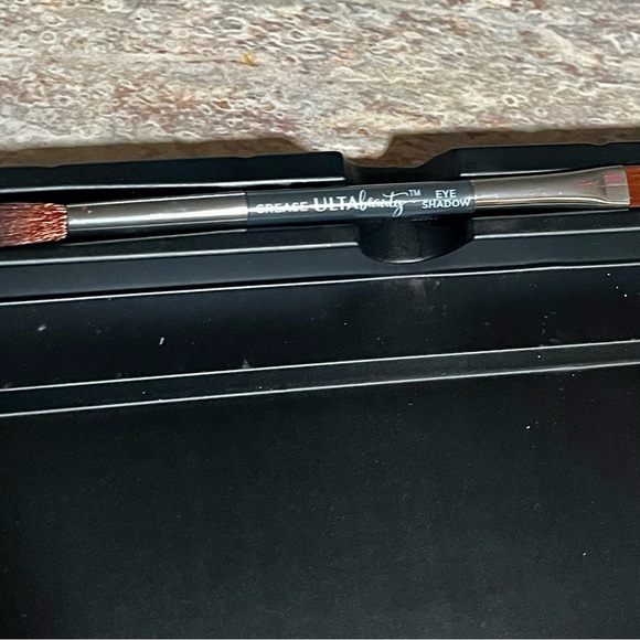 Ulta Beauty Neutral Multi-Colored Eyeshadow Palette – 36 Shades - Picture 9 of 10